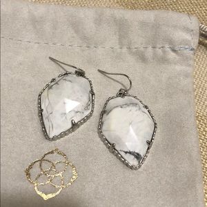✨HARD TO FIND✨ Kendra Scott White Howlite Corley’s
